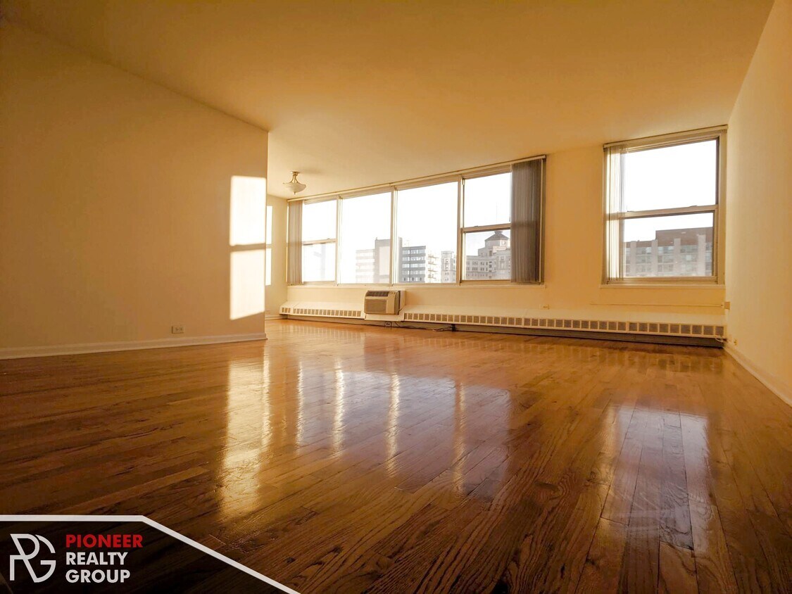 Foto principal - 5649 N Sheridan Rd