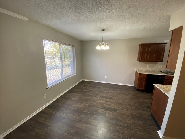 Building Photo - 6752 Trail Lake Dr