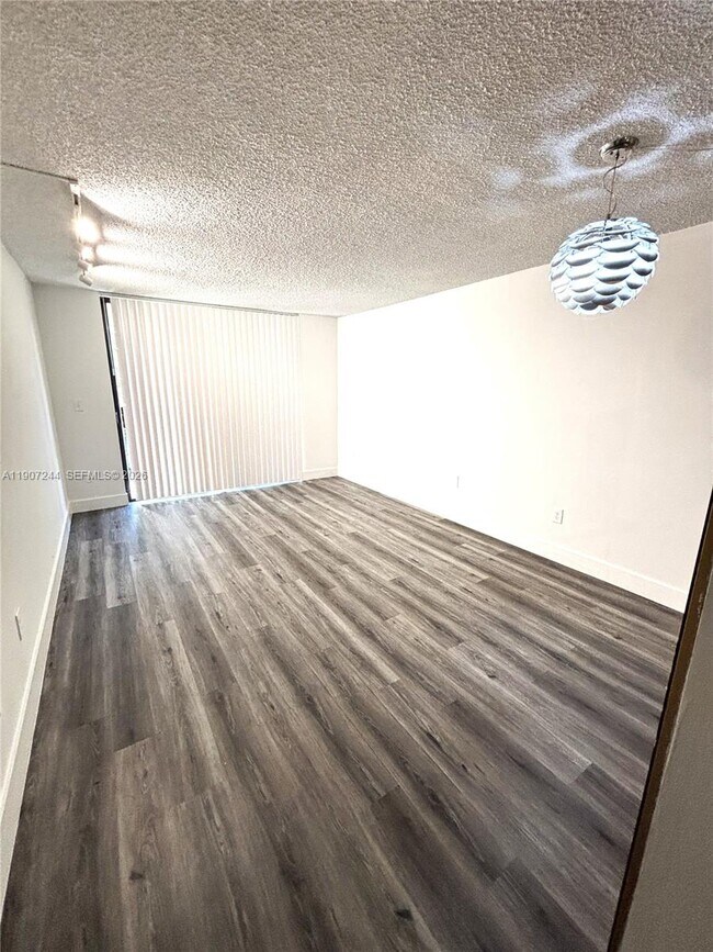 Building Photo - 14321 N Kendall Dr