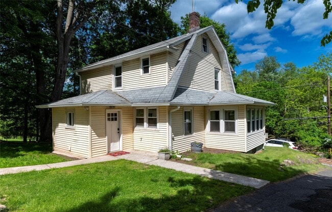 Building Photo - 17 S Airmont Rd