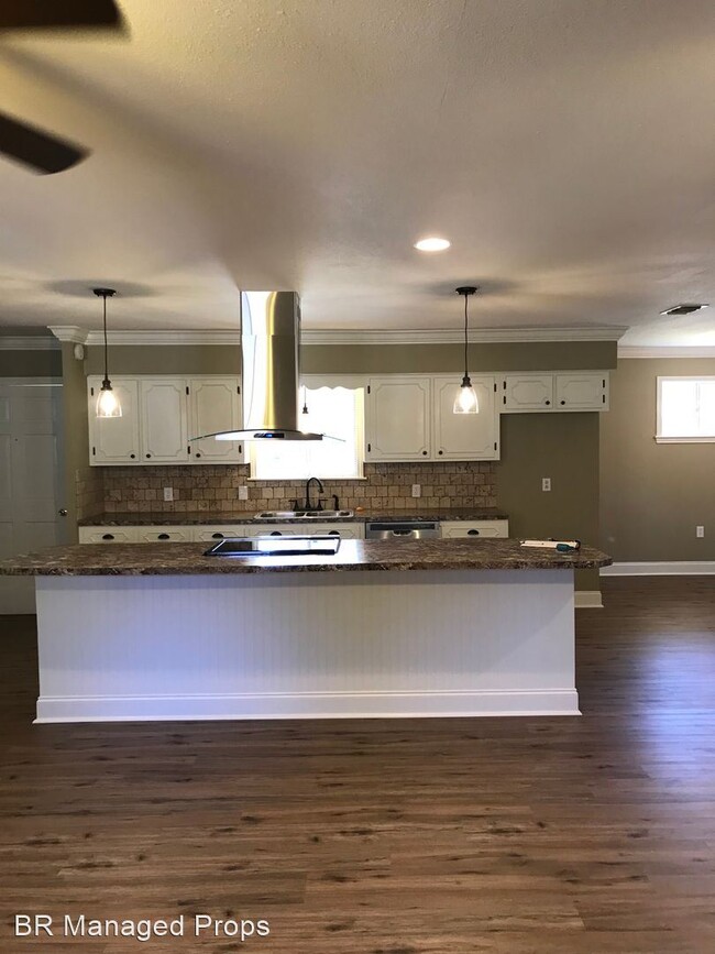 Building Photo - 5 br, 3 bath House - 1702 S. Park Ave.