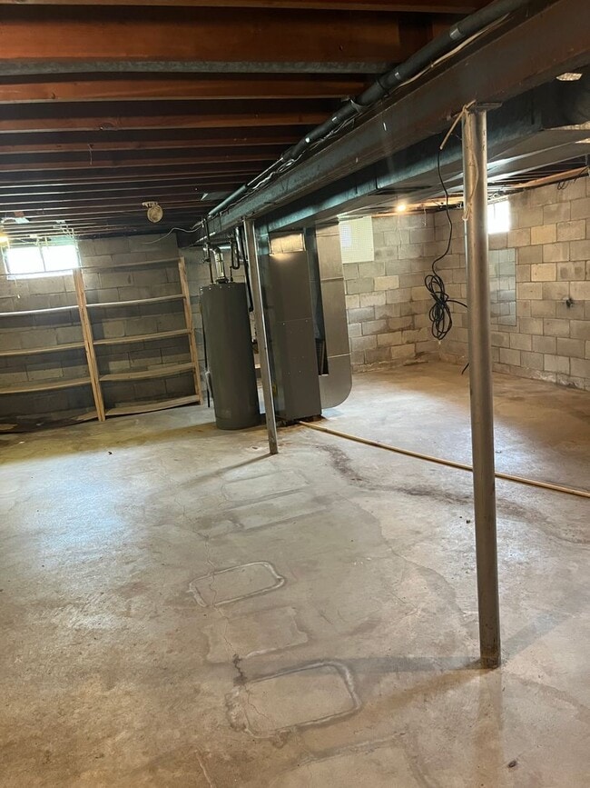 Building Photo - 2 Bedroom 1 Bath Condo