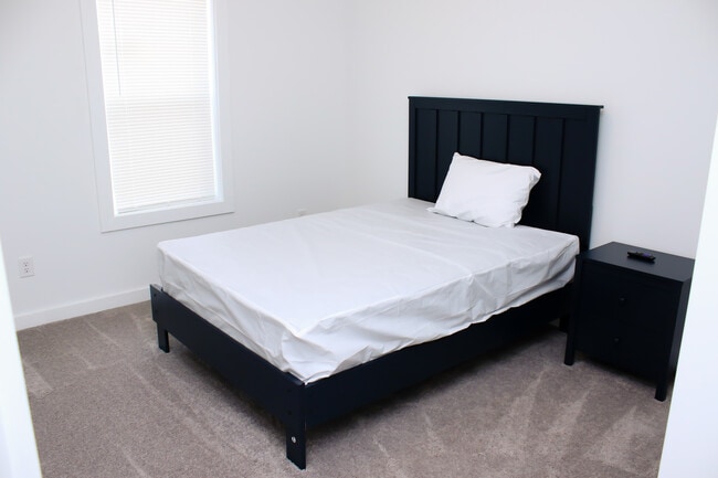 Building Photo - 5015 Reeder St