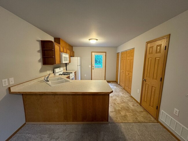 Building Photo - 2875 S Donovan Dr