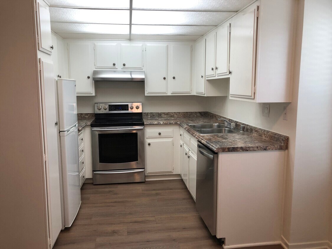 6164 S Pacific Coast Hwy Unit 4, Redondo Beach, CA 90277 Apartments