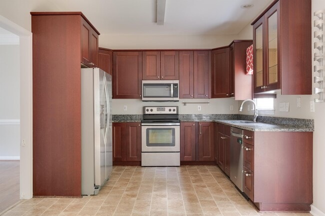 Building Photo - 8512 Erinsbrook Dr
