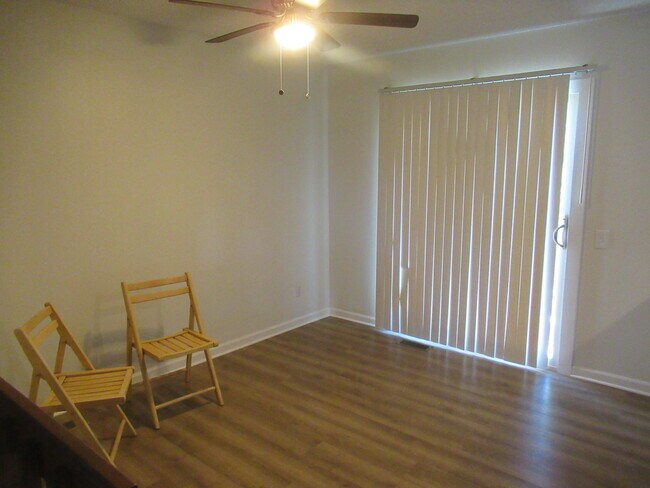 Foto del edificio - 3909 Smoke Tree Dr