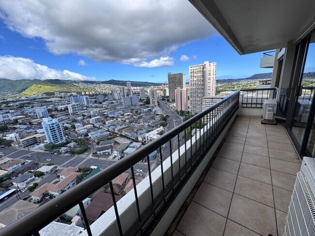 Building Photo - 2333 Kapiolani Blvd