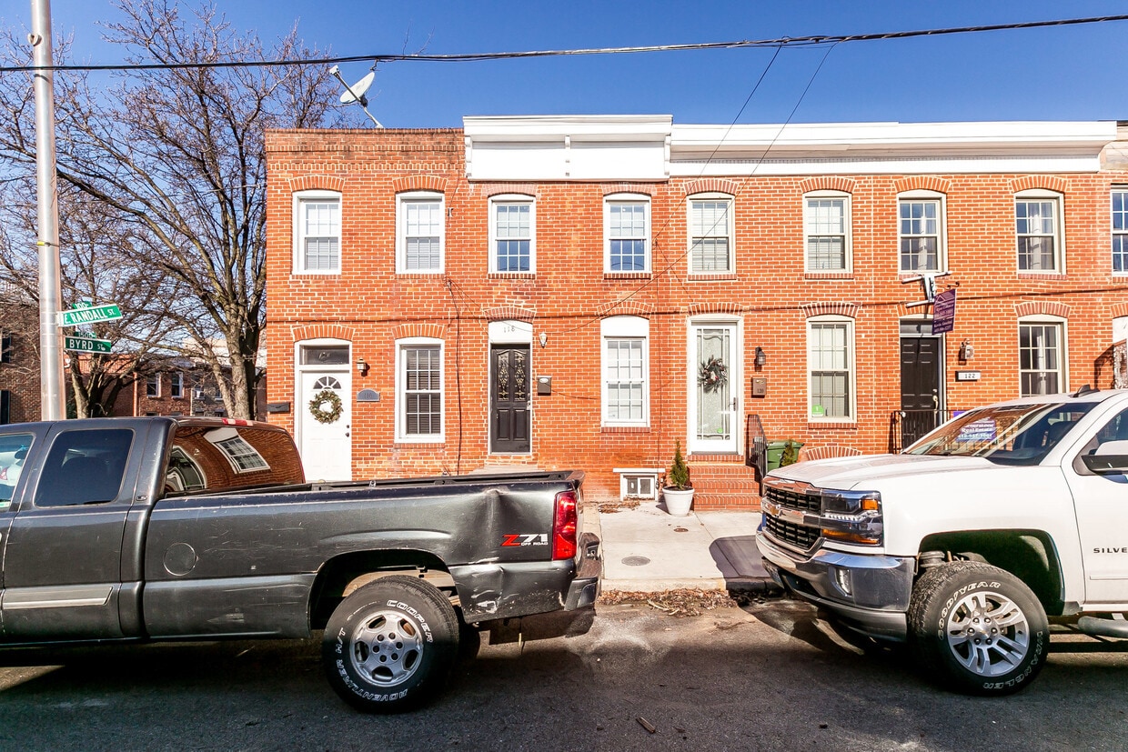 Primary Photo - 118 E Randall St