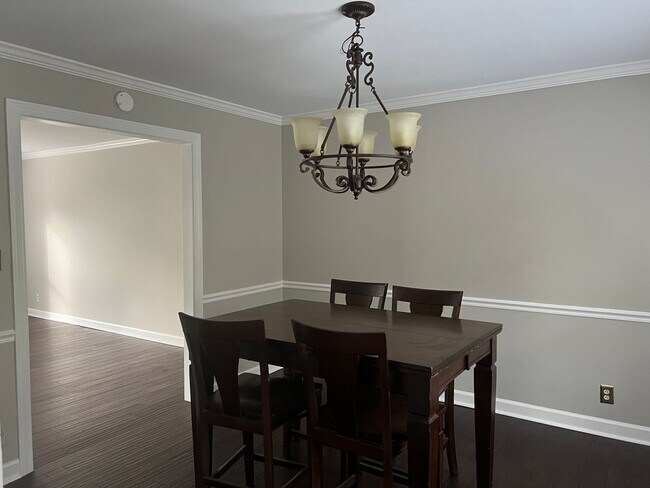 Foto del edificio - Located in River North and Jones Co School...