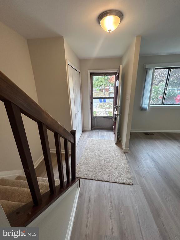 Foto del edificio - 7051 Knighthood Ln