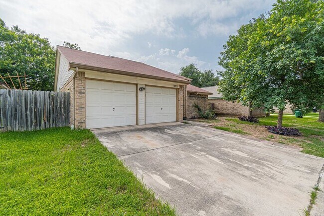 Building Photo - 9711 Woodland Hills