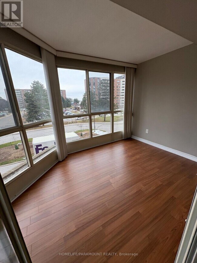 Building Photo - 5 Weldrick Rd W