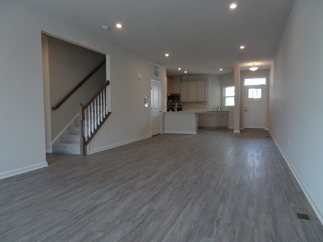 Building Photo - 185 Sandstone Cir