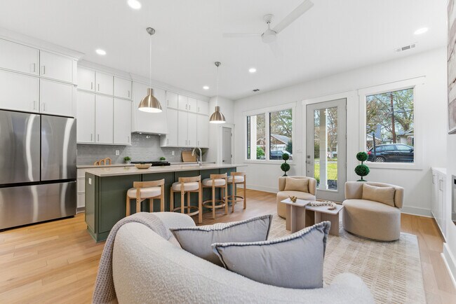 Foto del edificio - 205 Whitefoord Ave NE