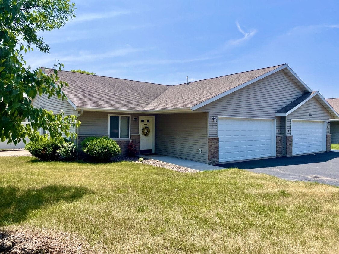 755 Premier Ct, Eau Claire, WI 54703 Townhome Rentals in Eau Claire