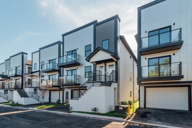Building Photo - 746 Seaport Dr.
