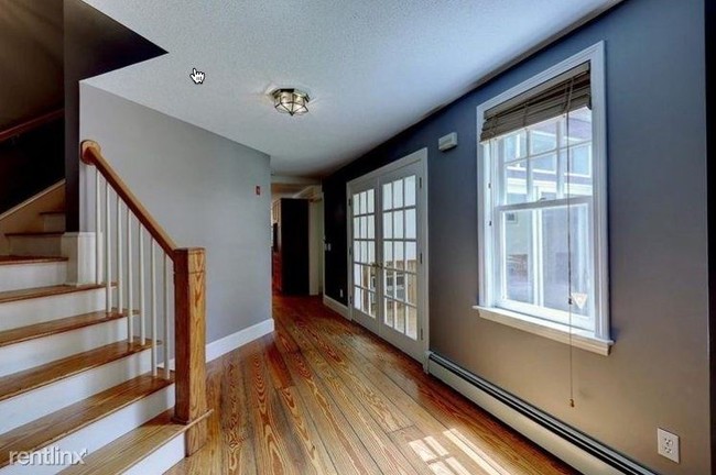 Building Photo - 4 br, 3.5 bath House - 250 County Street
