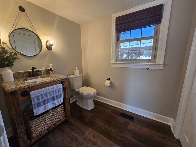 Building Photo - 409 N Fulton St