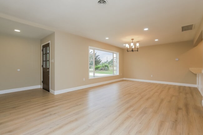 Building Photo - 3950 Bougainville Dr