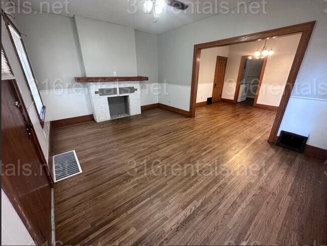 Foto del edificio - $775 - 2 bed 1 bath - Delightful and spaci...