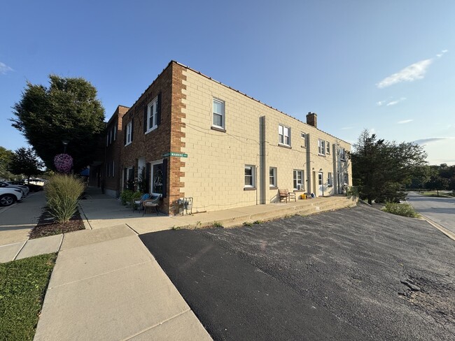 Building Photo - 3S230 Warren Ave