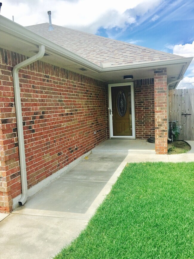 Building Photo - PVL 025-026 S OKC 15021A/15021B Kyle Drive
