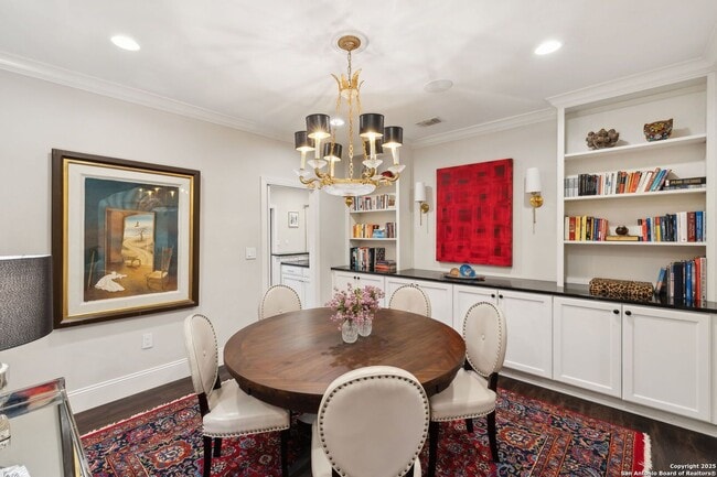 Building Photo - STUNNING 3-BEDROOM ALAMO HEIGHTS TOWNHOME