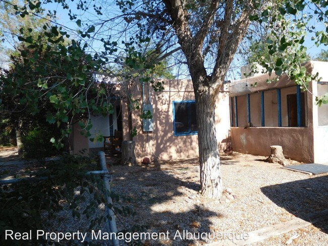 Foto del edificio - 3141 Los Anayas Rd NW