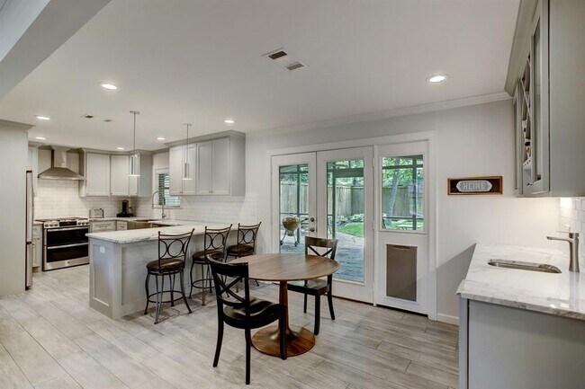 Building Photo - 6030 Woodbrook Ln