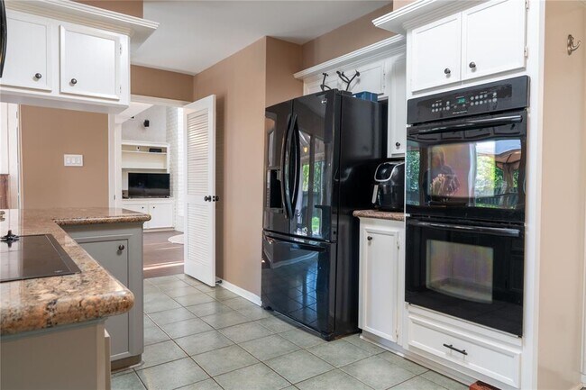 Building Photo - 3002 Redwood Lodge Dr