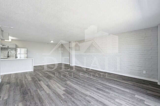 Building Photo - 425 W Paseo Redondo