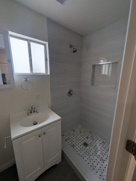 Foto del edificio - 2250 E 103rd St