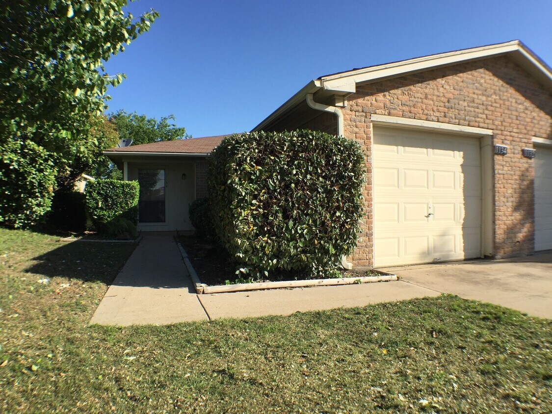 11321134 Landsdale Ln Unit 1134, Saginaw, TX 76179 Room for Rent in