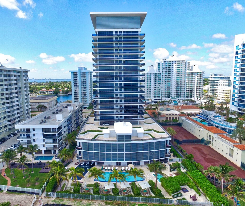 Foto principal - 5875 Collins Ave