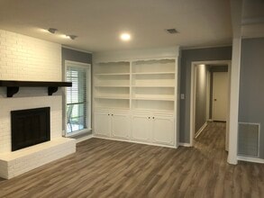 Building Photo - 25 Woodgate Dr