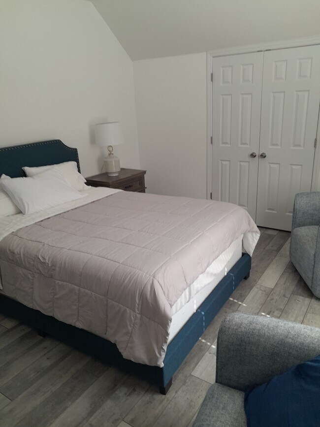 Foto del edificio - 2301 Willow Creek Ct E