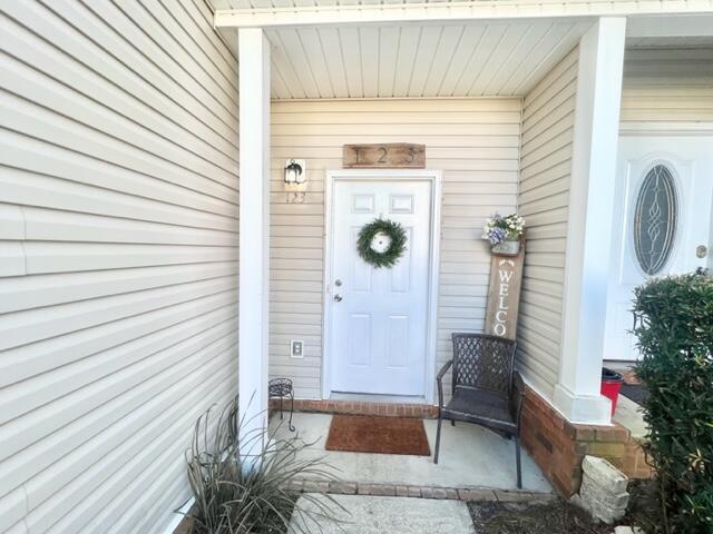 Building Photo - 123 Farrah Ave