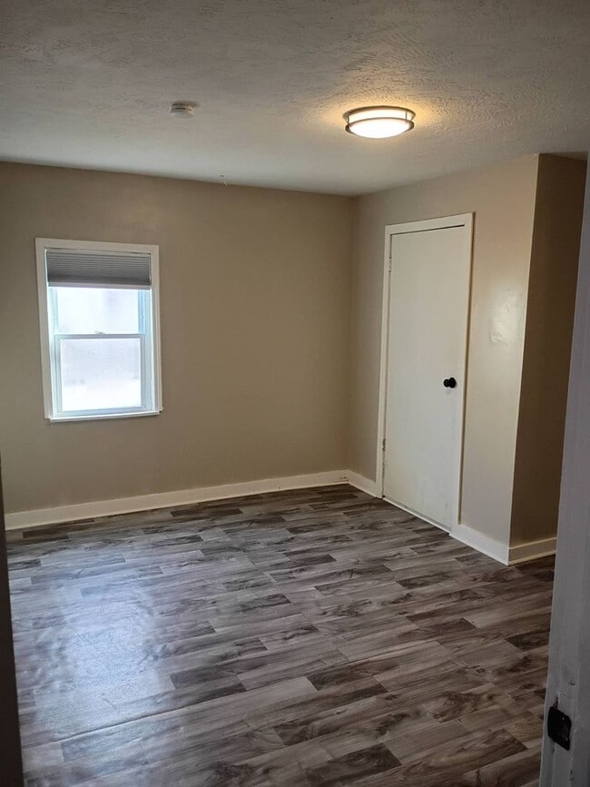 Building Photo - 50% off on the First Month's rent for Charming 3 - Bedroom Property in Prime Location