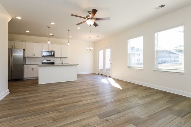 Foto del edificio - 2004 Tyler Farms Rd