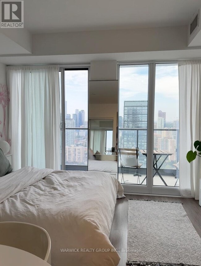 Building Photo - 251 Jarvis St