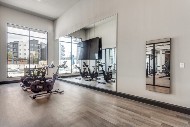 Foto del edificio - Sunny 1-Bedroom Retreat with Stunning City...