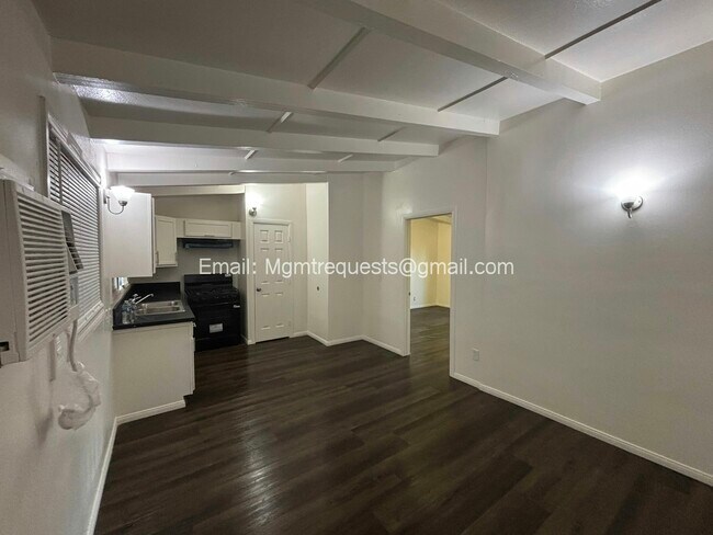 Foto del edificio - 1180 W Valencia Dr