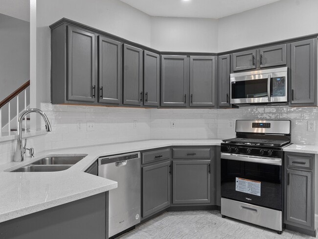 Building Photo - 3131 Signal Hill Dr
