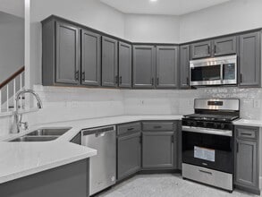 Building Photo - 3131 Signal Hill Dr