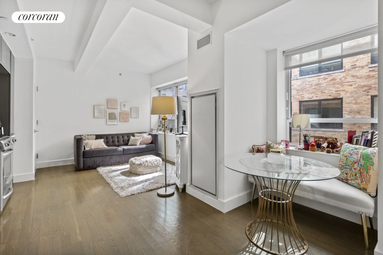 Foto principal - 432 W 52nd St