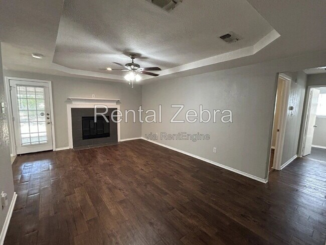 Foto del edificio - 6005 Lindy Ln