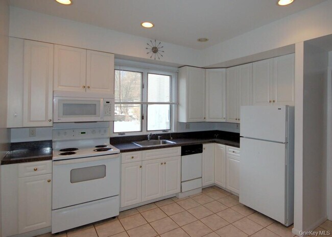 Foto del edificio - 142 W Boston Post Rd