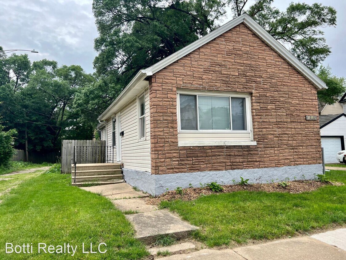 2 br, 1 bath House 1015 10th Ave House Rental in Rockford, IL