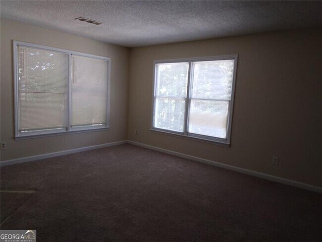 Foto del edificio - 1600 Oakpoint Dr SW